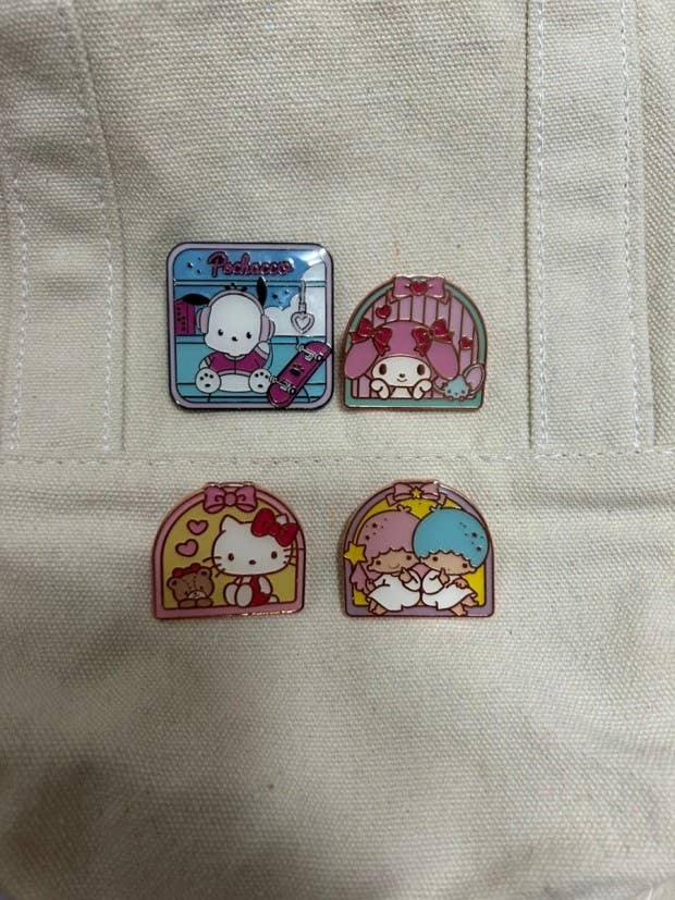 Sanrio - Character pins Badge Random Egg Mystery Box