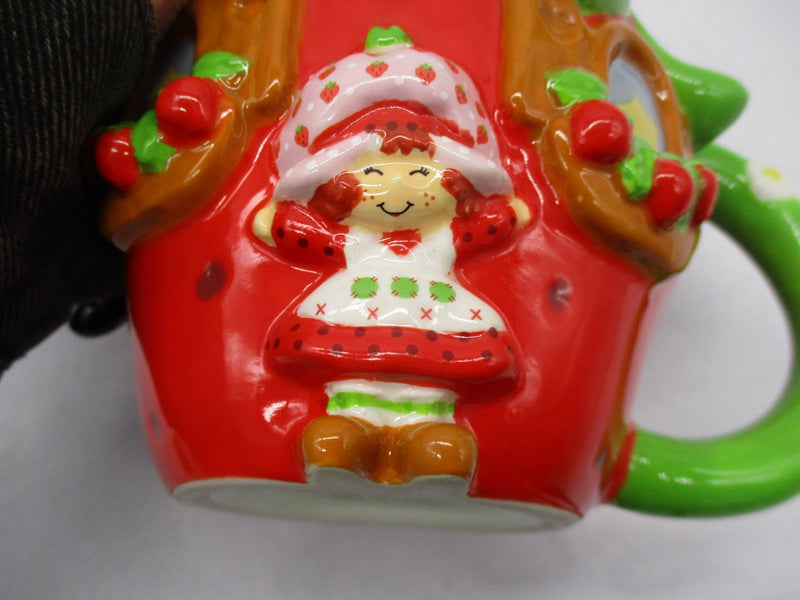 Cargue la imagen en el visor de la galería, Strawberry Shortcake Cake Ceramic 3D Sculpted Mug
