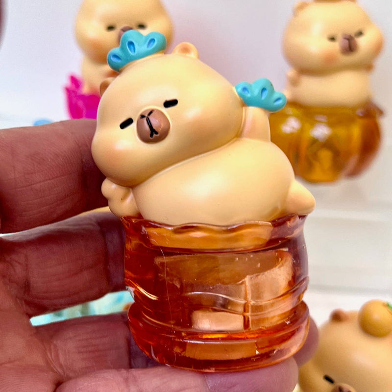 Chargez l&#39;image dans la visionneuse de la galerie, Capybara Light Up Jewel 1pc Figure Blind Box
