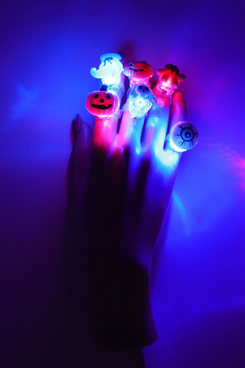 Cargue la imagen en el visor de la galería, Halloween Resin Charm Led 1pc Light-up Ring
