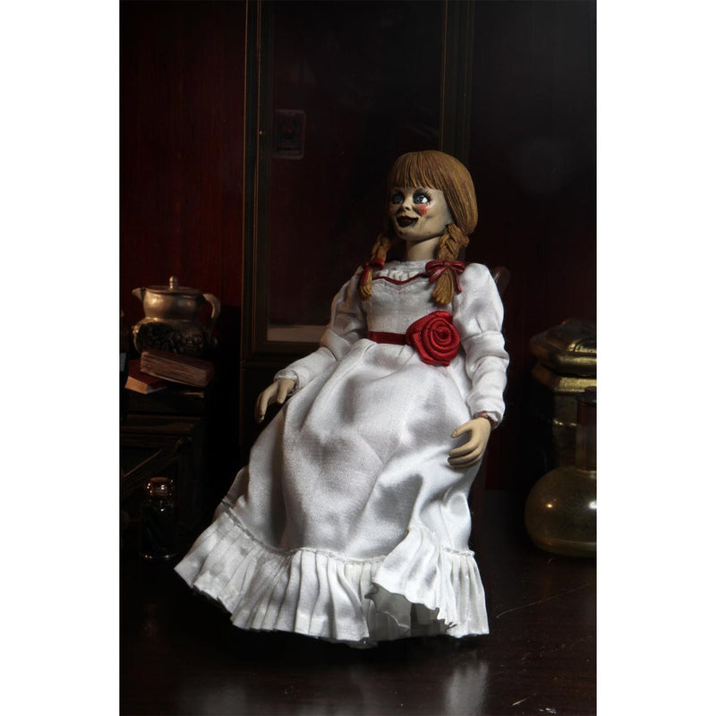 Chargez l&#39;image dans la visionneuse de la galerie, The Conjuring: Universe – Figurine habillée Annabelle de 8 pouces
