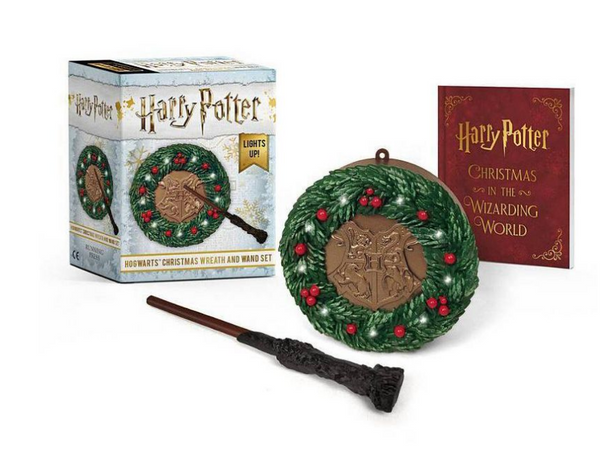 Harry Potter - Hogwarts Christmas Wreath and Wand Set Mini Figure