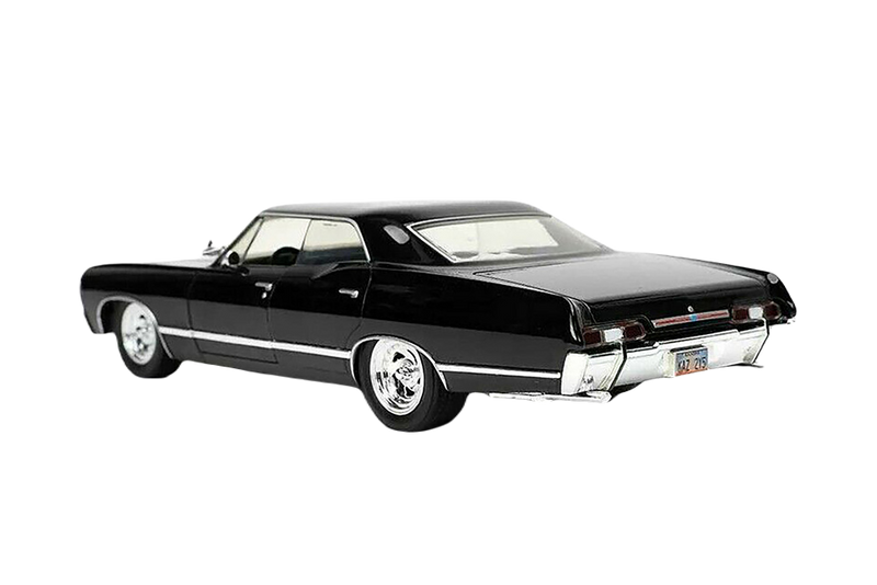 Load image into Gallery viewer, Hollywood Rides: Supernatural - Chevrolet Impala SS Sport Sedan with Dean Winchester Figurine, Jada Toys
