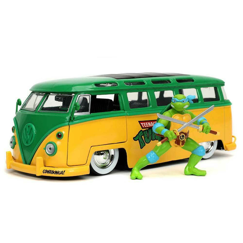 Teenage Mutant Ninja Turtles - 1:24 Scale 1962 Volkswagen Bus Die-Cast Car with 2.75" Leonardo Figure