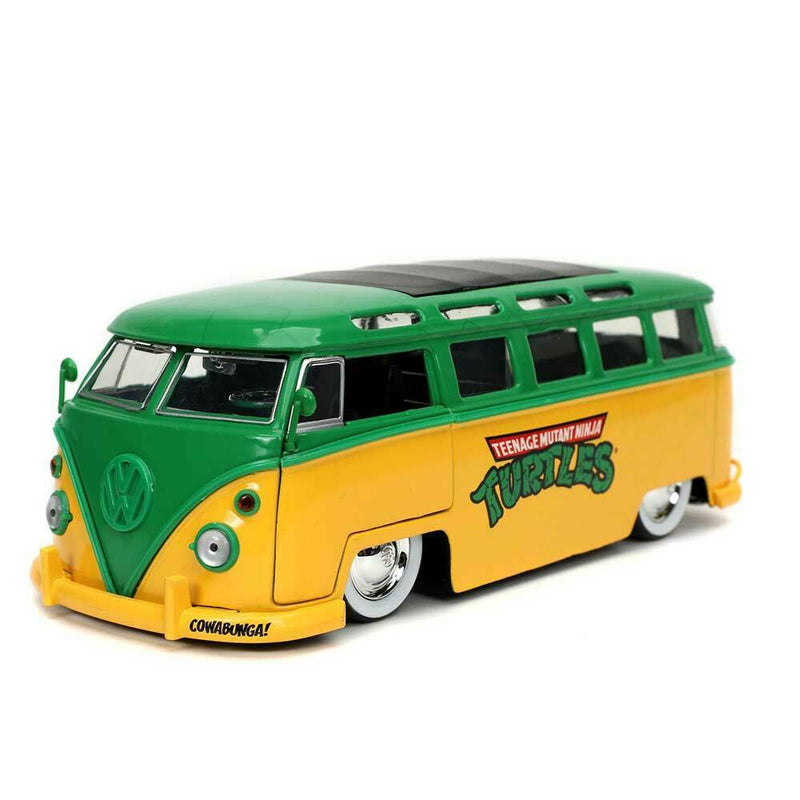 Cargue la imagen en el visor de la galería, Tortugas Ninja - Coche Volkswagen Bus Diecast de 1962, escala 1:24, con figura de Leonardo de 2,75&quot;
